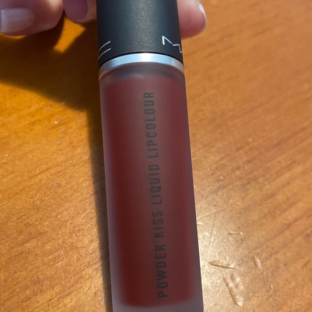 MAC Powder Kiss Liquid Lipcolour Make Love to the Camera - Picture 7 of 16